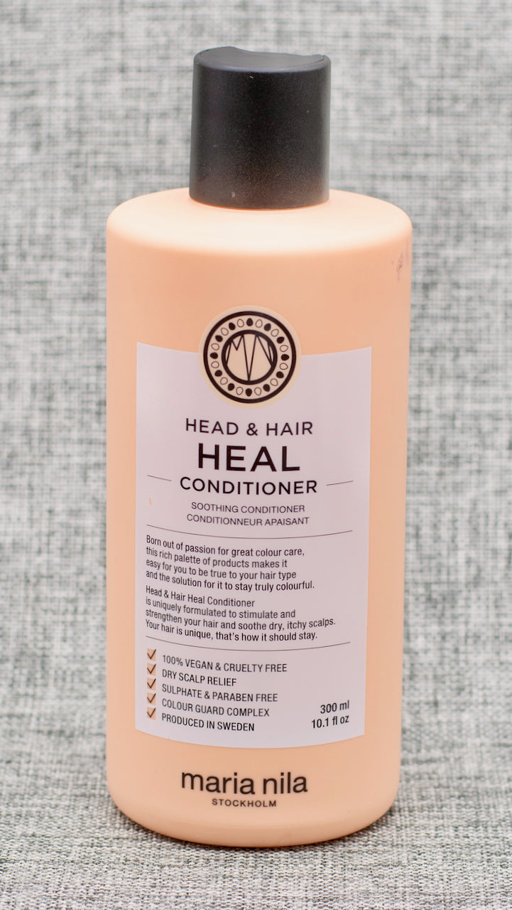Maria Nila Head & Hair Heal Conditioner-FOR SENSITIVE AND DRY SCALP. A soothing and strengthening conditioner with calming natural aloe vera extract. The active ingredients in Head Hair Heal Conditioner helps balance your hair and scalp. Made with an allergen-free perfume with a floral scent. Dry scalp relief.