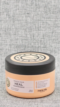 Maria Nila Head & Hair Heal Masque-FOR SENSITIVE AND DRY SCALP. moisturizing and strengthening hair. treatment with calming aloe vera extract.
The mask is smoothing to help create healthy and balanced hair and scalp.