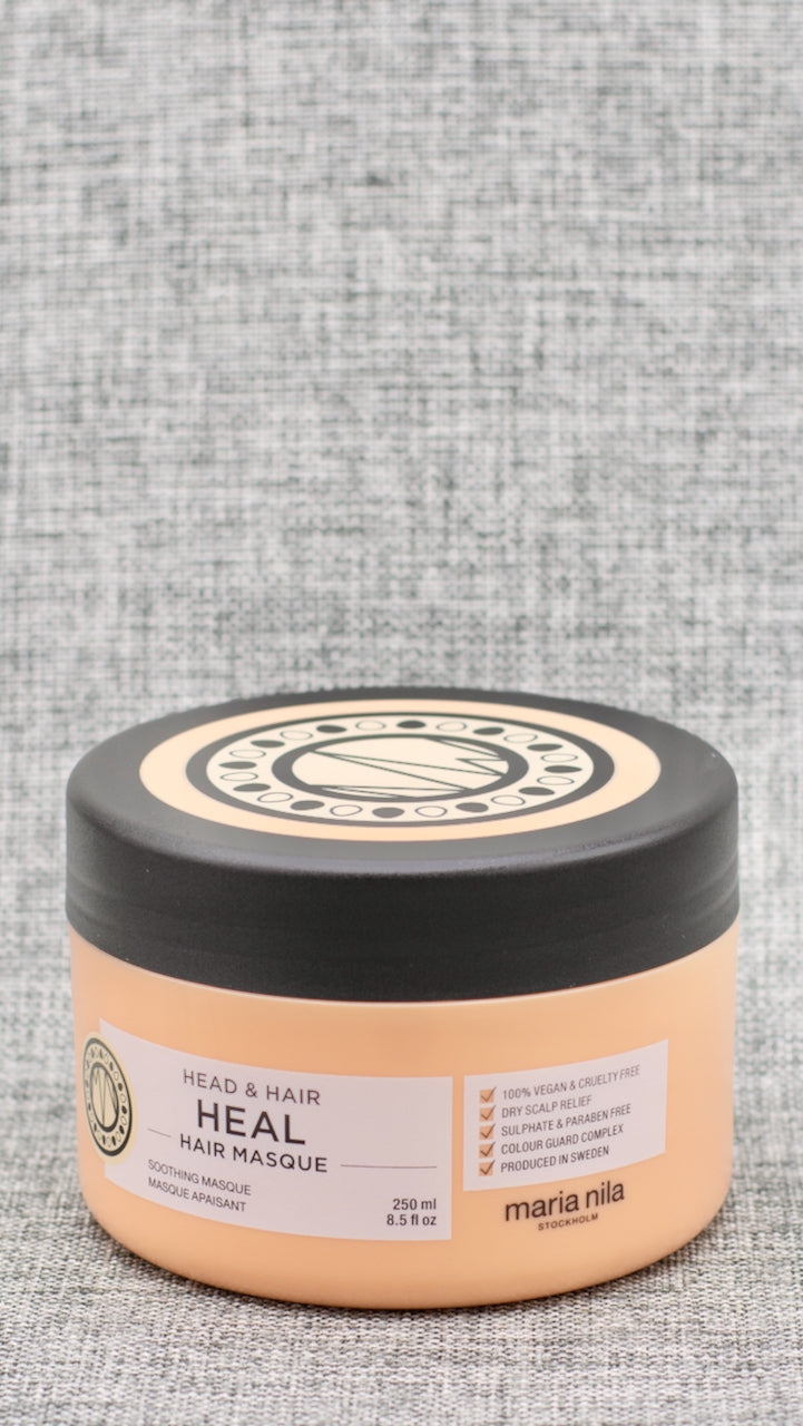 Maria Nila Head & Hair Heal Masque-FOR SENSITIVE AND DRY SCALP. moisturizing and strengthening hair. treatment with calming aloe vera extract.
The mask is smoothing to help create healthy and balanced hair and scalp.