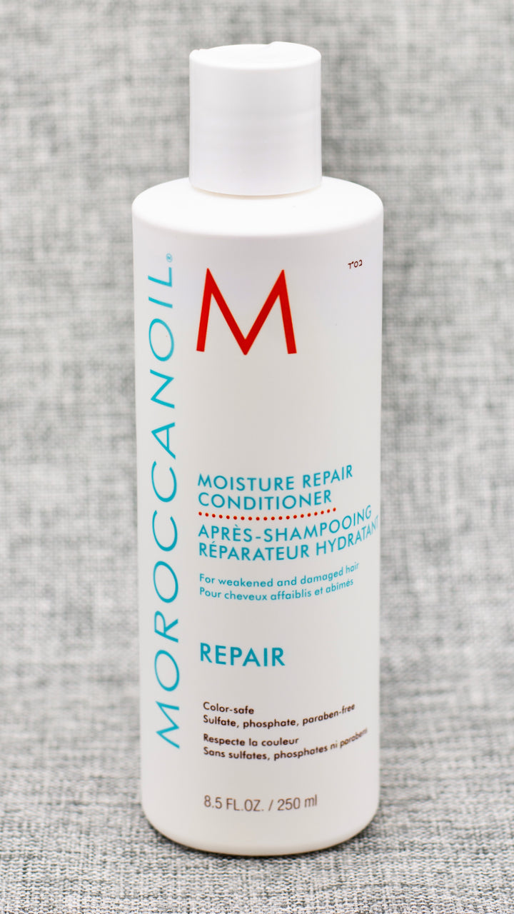 Restore damaged hair caused by color, chemical processing or heat styling. Moroccanoil® Moisture Repair Conditioner gently and effectively detangles and conditions the hair to leave it hydrated, manageable and strong. Its highly concentrated, reparative formula restores hair's health, moisture and elasticity