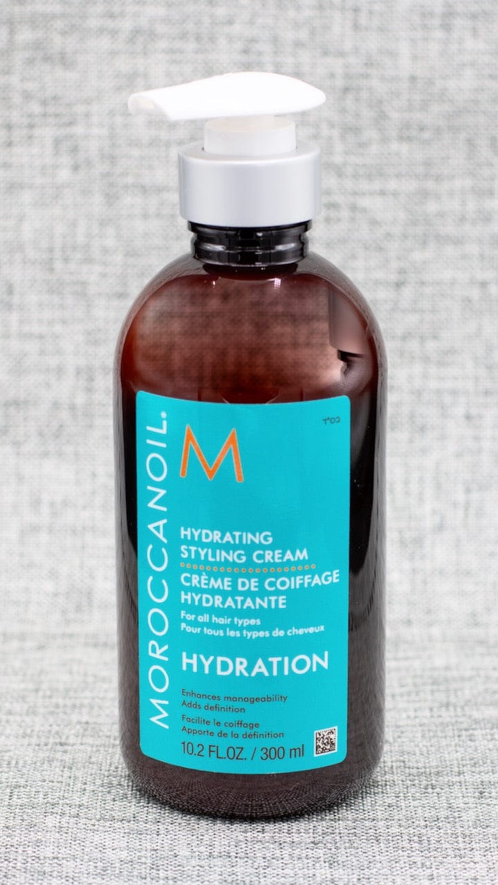 Moroccanoil® Hydrating Styling Cream conditions, hydrates and tames frizzy hair. This leave-in, moisture-rich styling cream creates a soft, natural feel. Perfect for blow-drying, smoothing flyaways and refreshing styles the next day, this nourishing, argan oil-infused hair styling cream adds shine and definition with a soft hold.