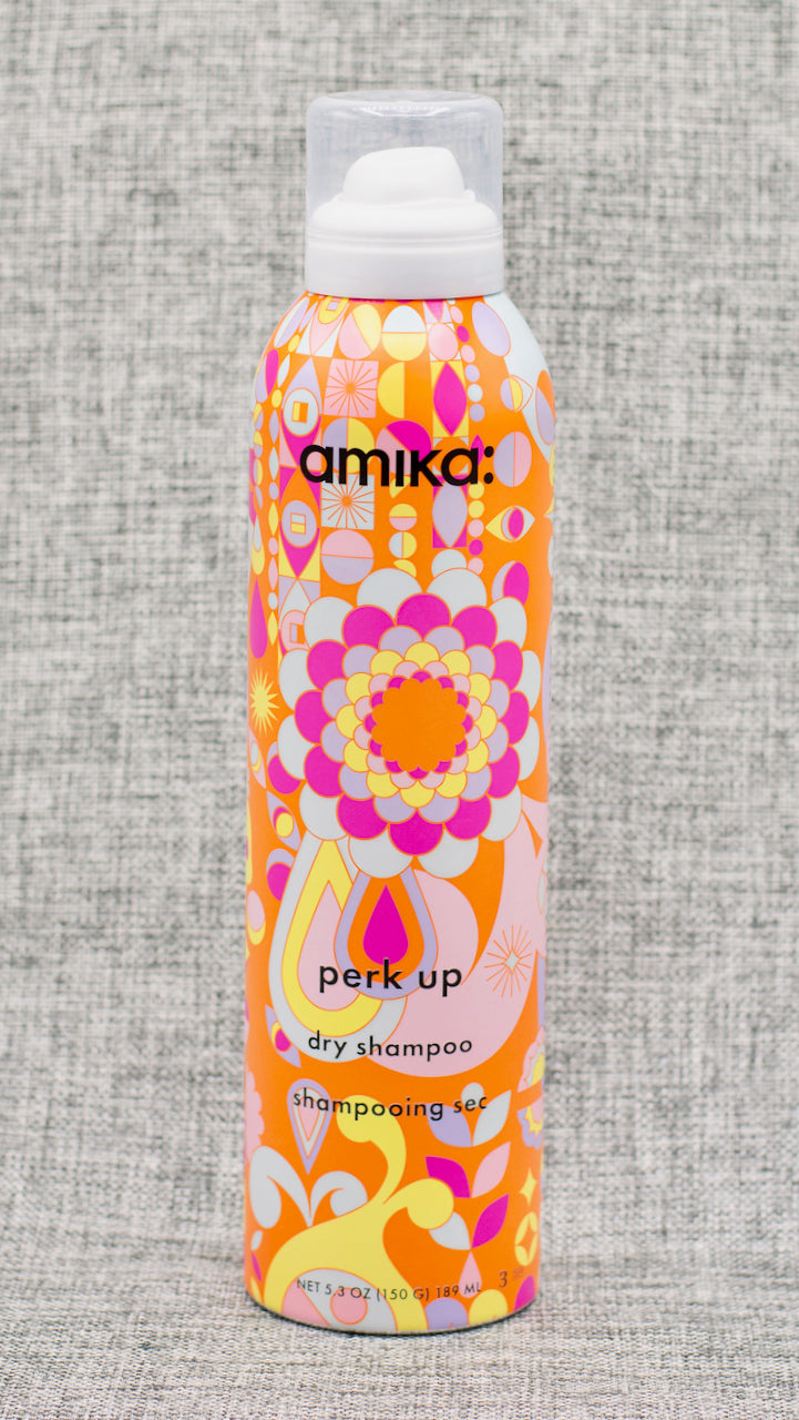 Amika Perk Up Dry Shampoo is a talc-free dry shampoo absorbs oil, reduces odor, and with an invisible finish, all while restoring 'oomph.'  natural rice starch (no talc!), perk up is the ultimate dry shampoo for a classic refresh between wash days.
invisible finish: the talc-free formula.