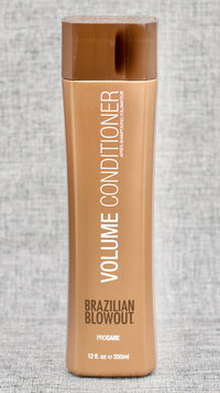 Brazilian Blowout Volume Conditioner is a lightweight conditioner that provides vital moisture and nutrients without weighing hair down. An exclusive Volume Boost Complex of body-building amino acids and proteins infuse hair with long-lasting volume while strengthening and protecting each strand. 