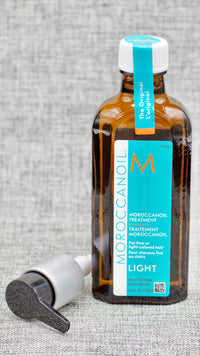 healthy, silky, shiny hair that's full of life. Moroccanoil® Treatment Light is specifically formulated for the delicate needs of light-colored (including platinum and white) and fine hair. The original foundation for hairstyling, can be used as a conditioning, styling and finishing tool all in one. Infused with antioxidant-rich argan oil