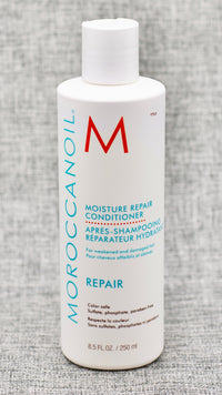 Restore damaged hair caused by color, chemical processing or heat styling. Moroccanoil® Moisture Repair Conditioner gently and effectively detangles and conditions the hair to leave it hydrated, manageable and strong. Its highly concentrated, reparative formula restores hair's health, moisture and elasticity 