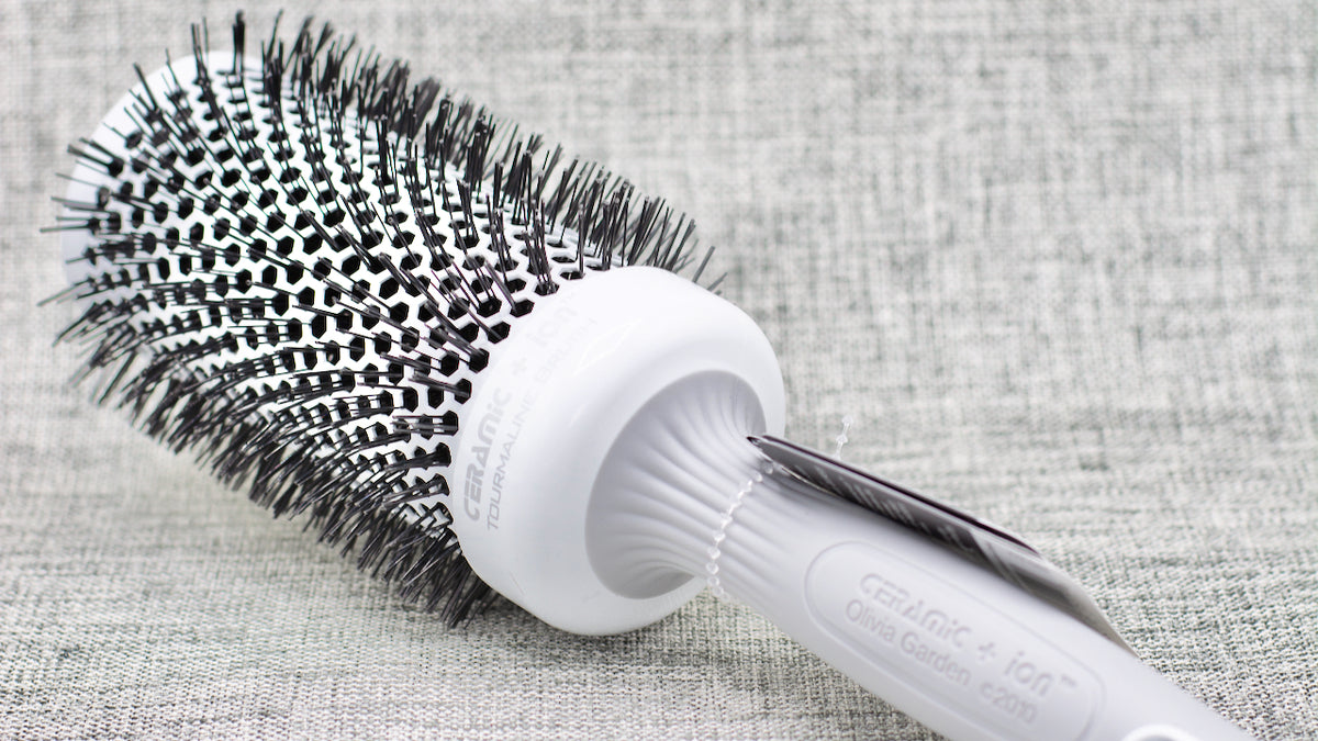 Ceramic Ion Thermal Round Brush restores hair balance, add luster and sheen and smooth hair.
Large: Adds more volume at the root and less curl at the ends for longer hair