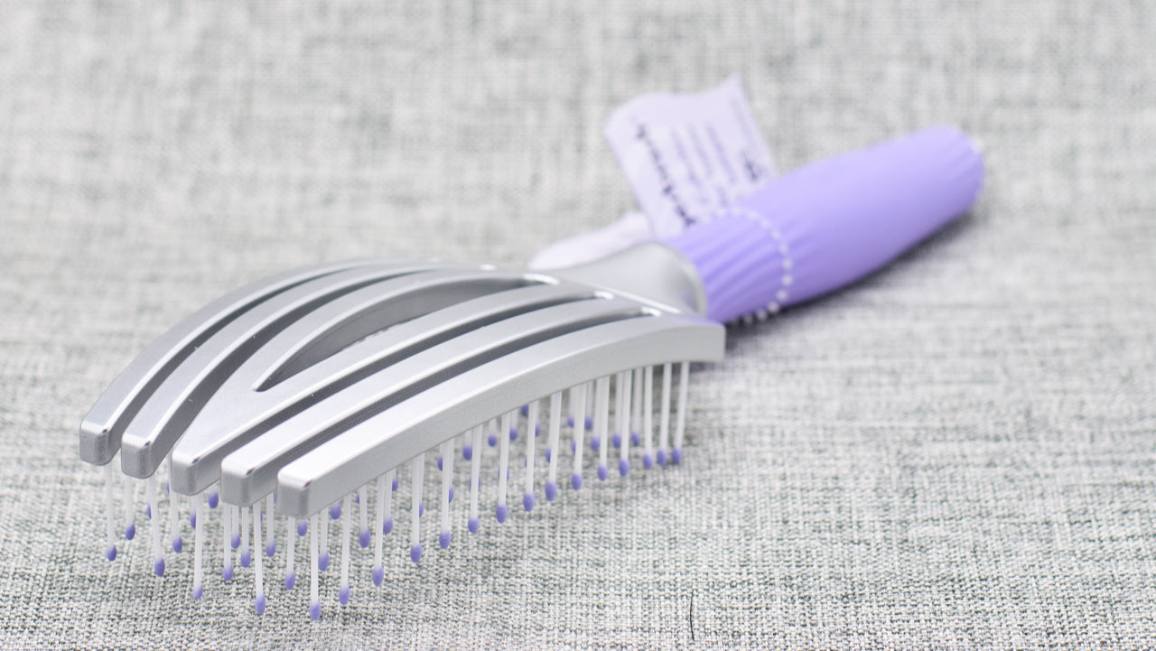 Olivia Garden Fingerbrush is a curved & Vented Paddle Brush. Great for detangling, styling, daily brushing scalp massage. Beautiful, natural styling results.