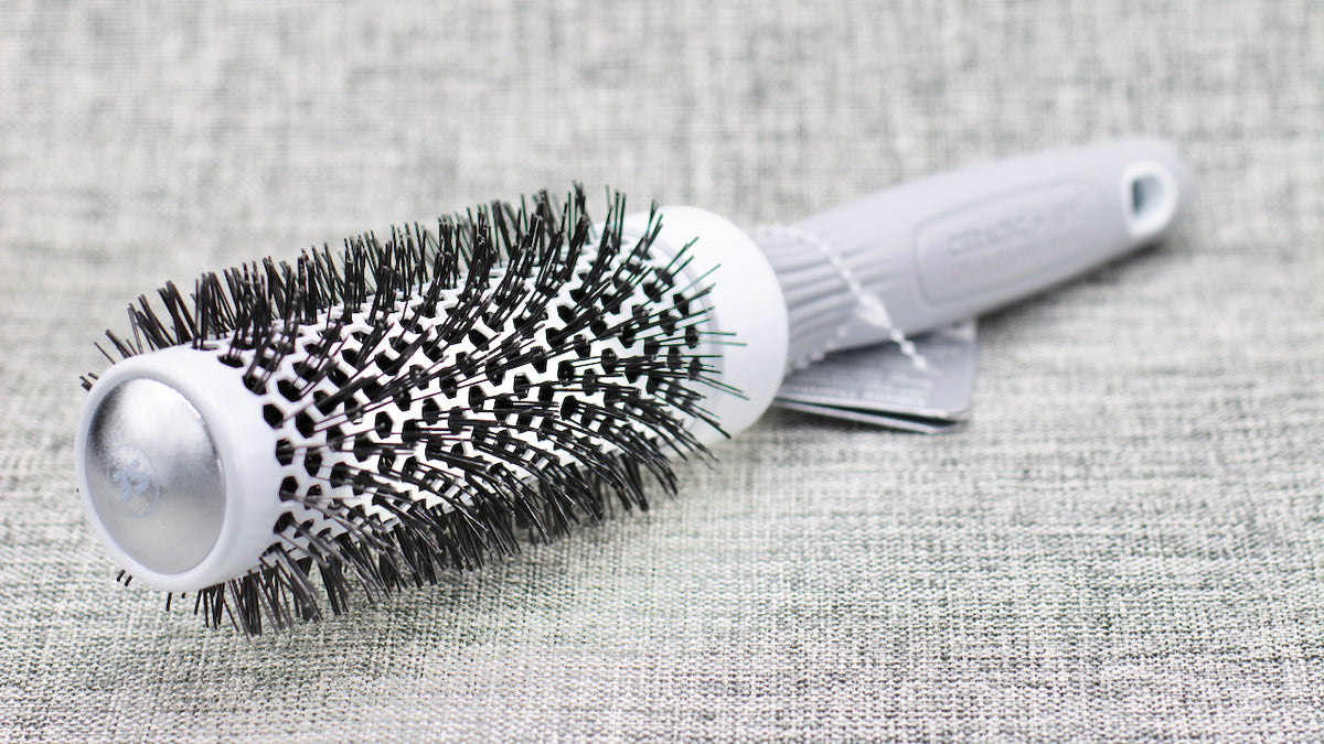 Ceramic Ion Thermal Round Brush restores hair balance, add luster and sheen and smooth hair. Adds volume at the root and curl at the ends for short length hair