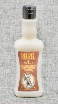 Reuzel Daily Conditioner is Infused with our T4 Tonic Blend of Witch Hazel, Nettle Leaf, Rosemary and Horsetail Root and is ideal for all hair types and frequent use. Thoroughly conditions hair and tones scalp. Leaves scalp feeling cool and refreshed. First step in degreasing formula. Vegan formula.