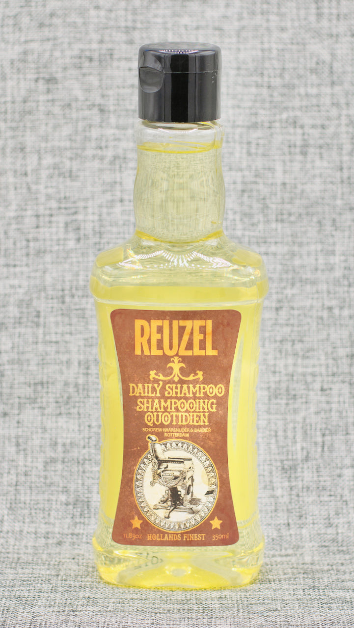 Reuzel Daily Shampoo is Infused with our T4 Tonic Blend of Witch Hazel, Nettle Leaf, Rosemary and Horsetail Root and is ideal for all hair types and frequent use. Effectively cleanses the hair and scalp without over drying. Balanced for excellent degreasing and cleansing. Vegan formula.